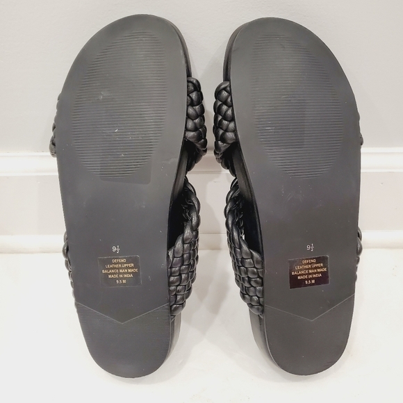 NEW Charles David Defend Flat Sandal Black Sandals - Picture 4 of 4